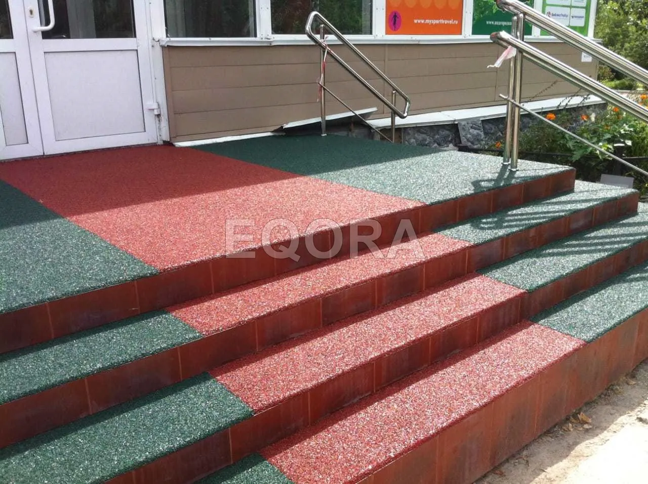 Резиновое покрытие на травмоопасные участки из резиновой крошки в Русской Поляне